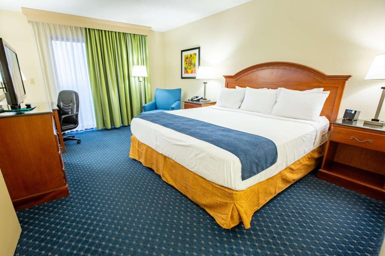 Radisson Hotel Брэнсон Экстерьер фото