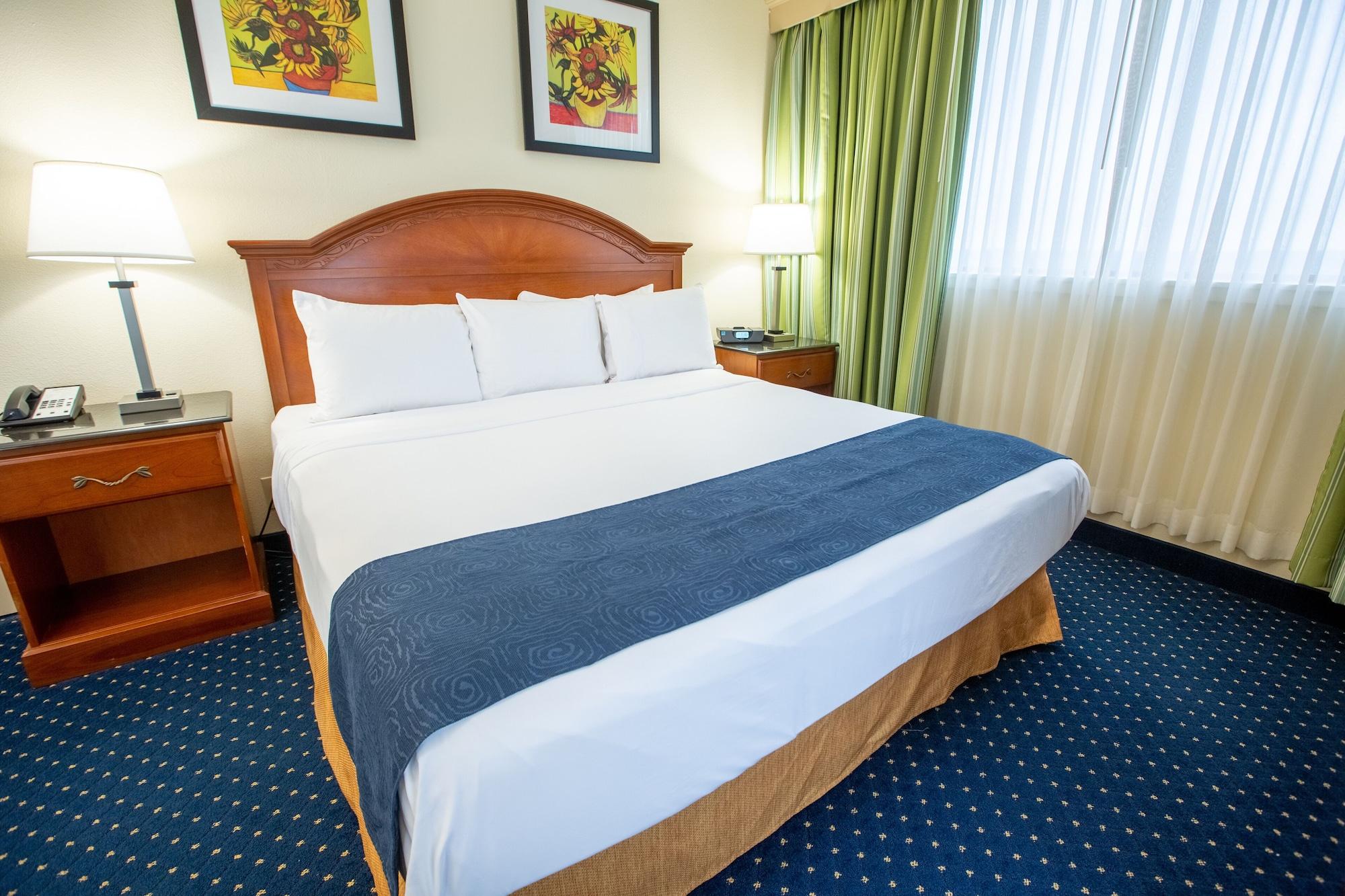 Radisson Hotel Брэнсон Экстерьер фото