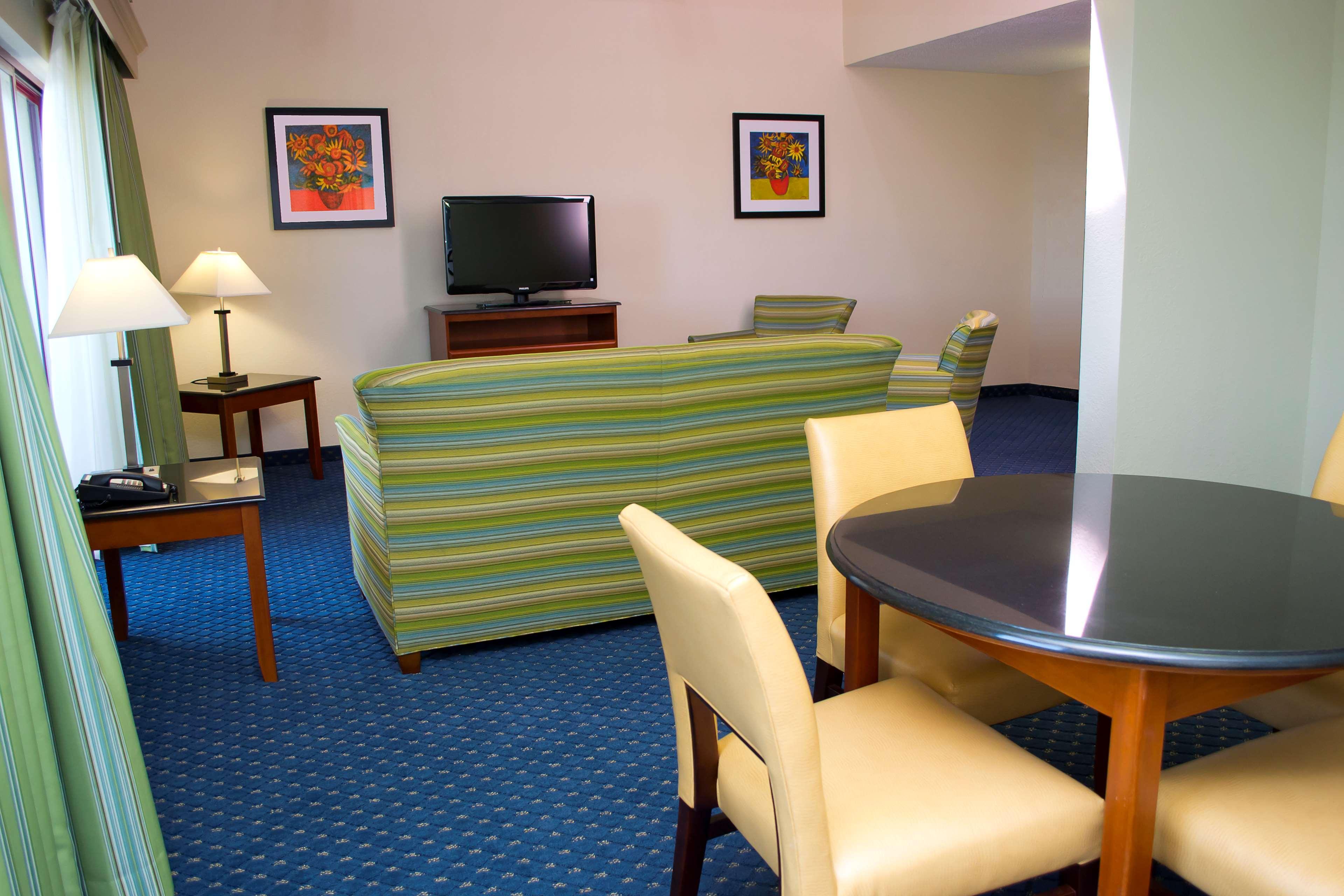 Radisson Hotel Брэнсон Номер фото