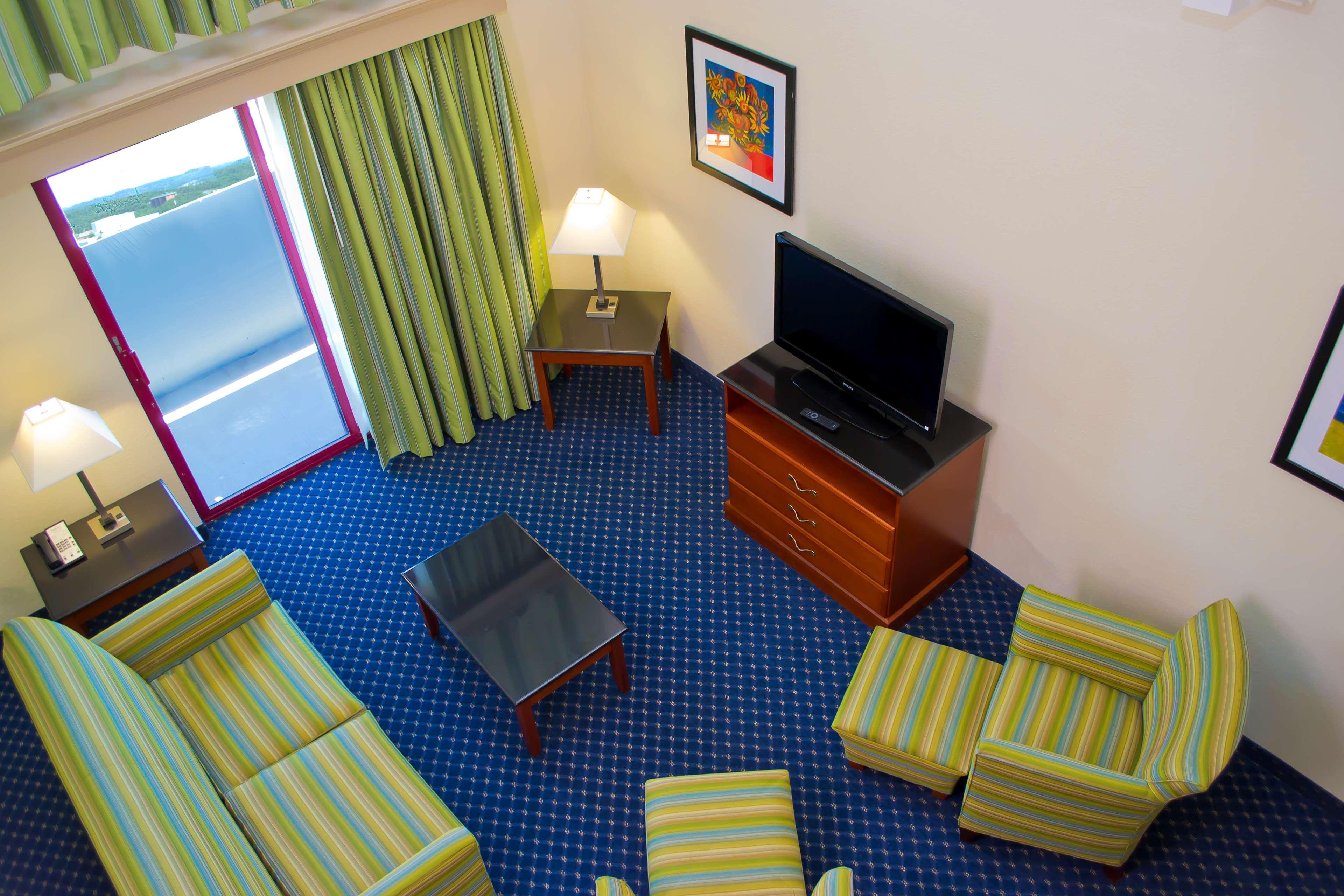 Radisson Hotel Брэнсон Номер фото