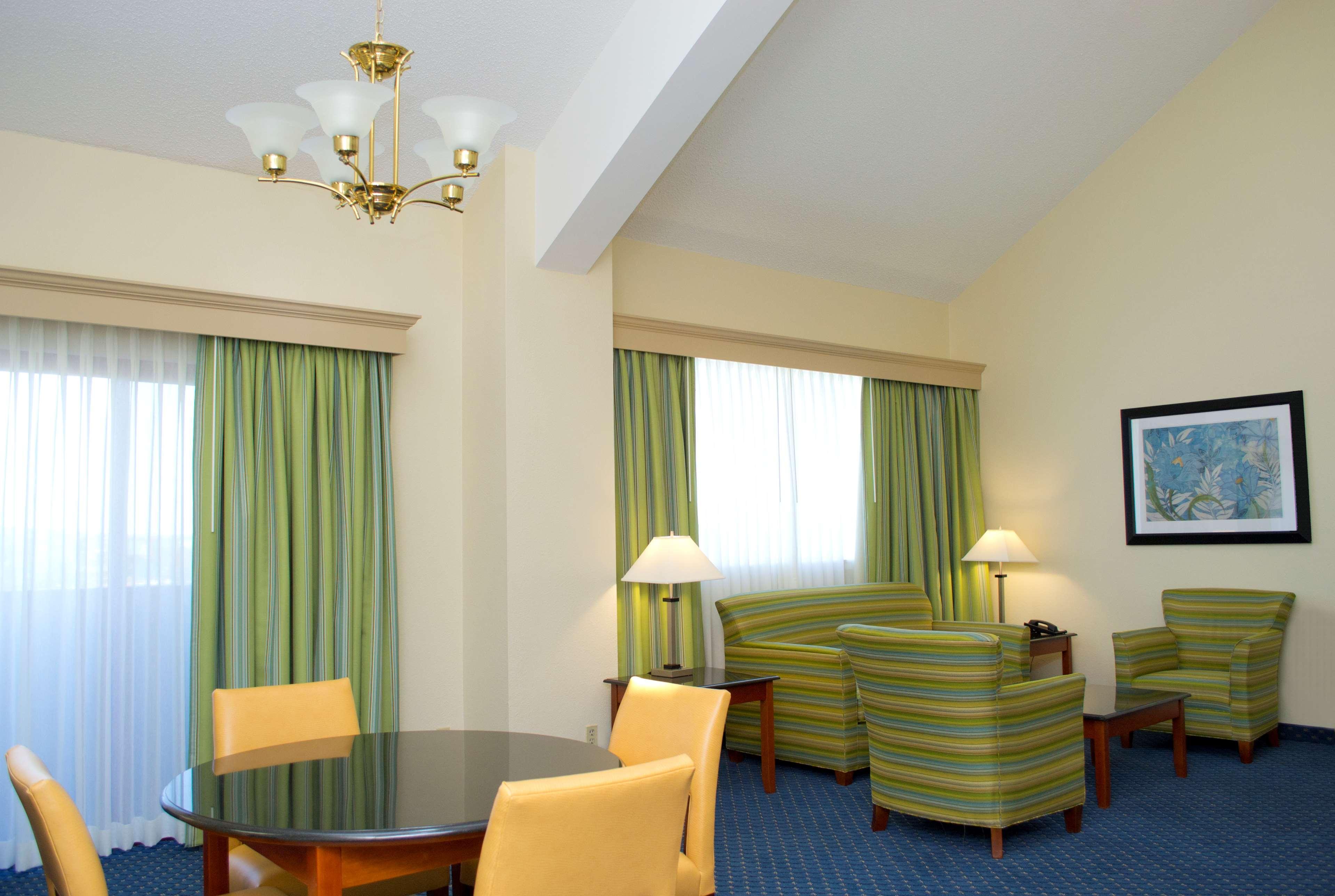 Radisson Hotel Брэнсон Экстерьер фото